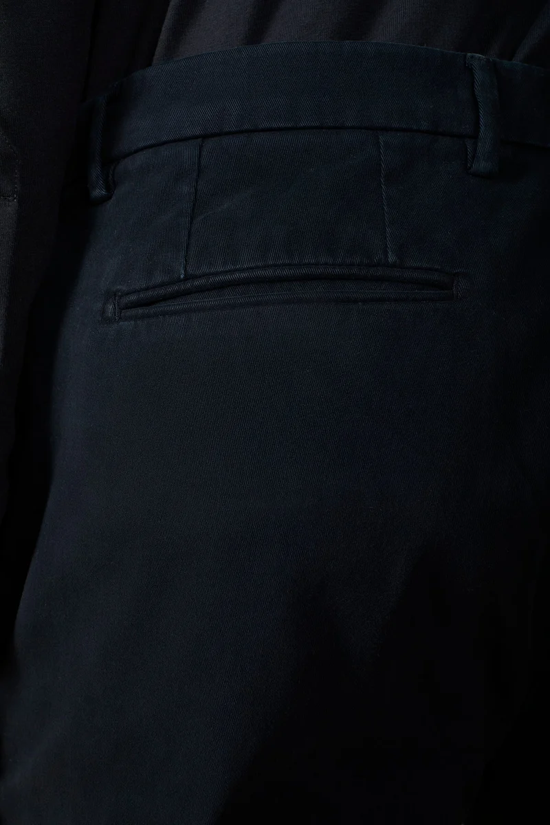 Doppelganger Black Classic men's chinos in regular fit with stretch twill construction - Black for Men | Best Price UAE