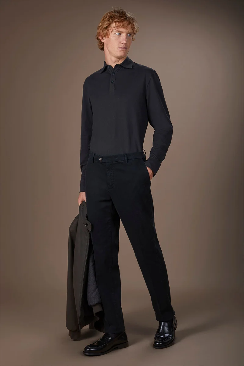 Classic men's chinos in regular fit with stretch twill construction - Black