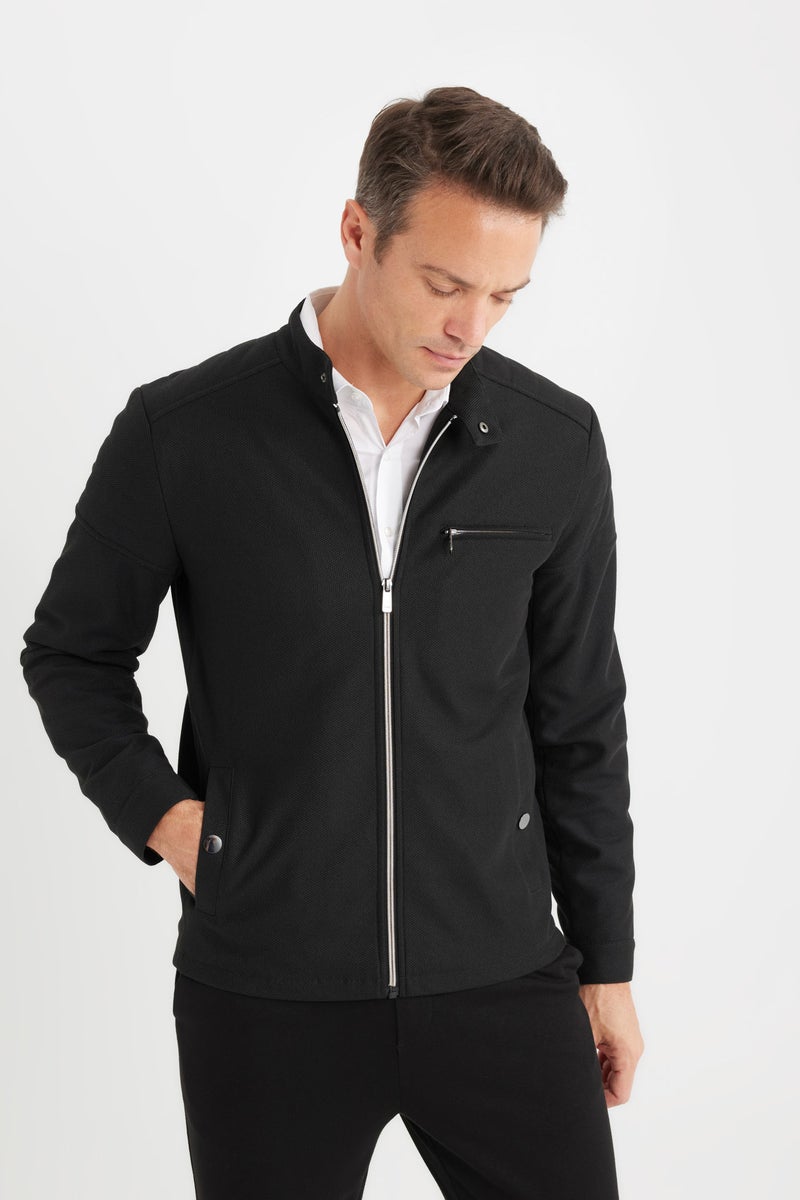 ديفاكتو جاكيت رجالي بقصّة Slim Fit وياقة واقفة وسحّاب  - Image 3