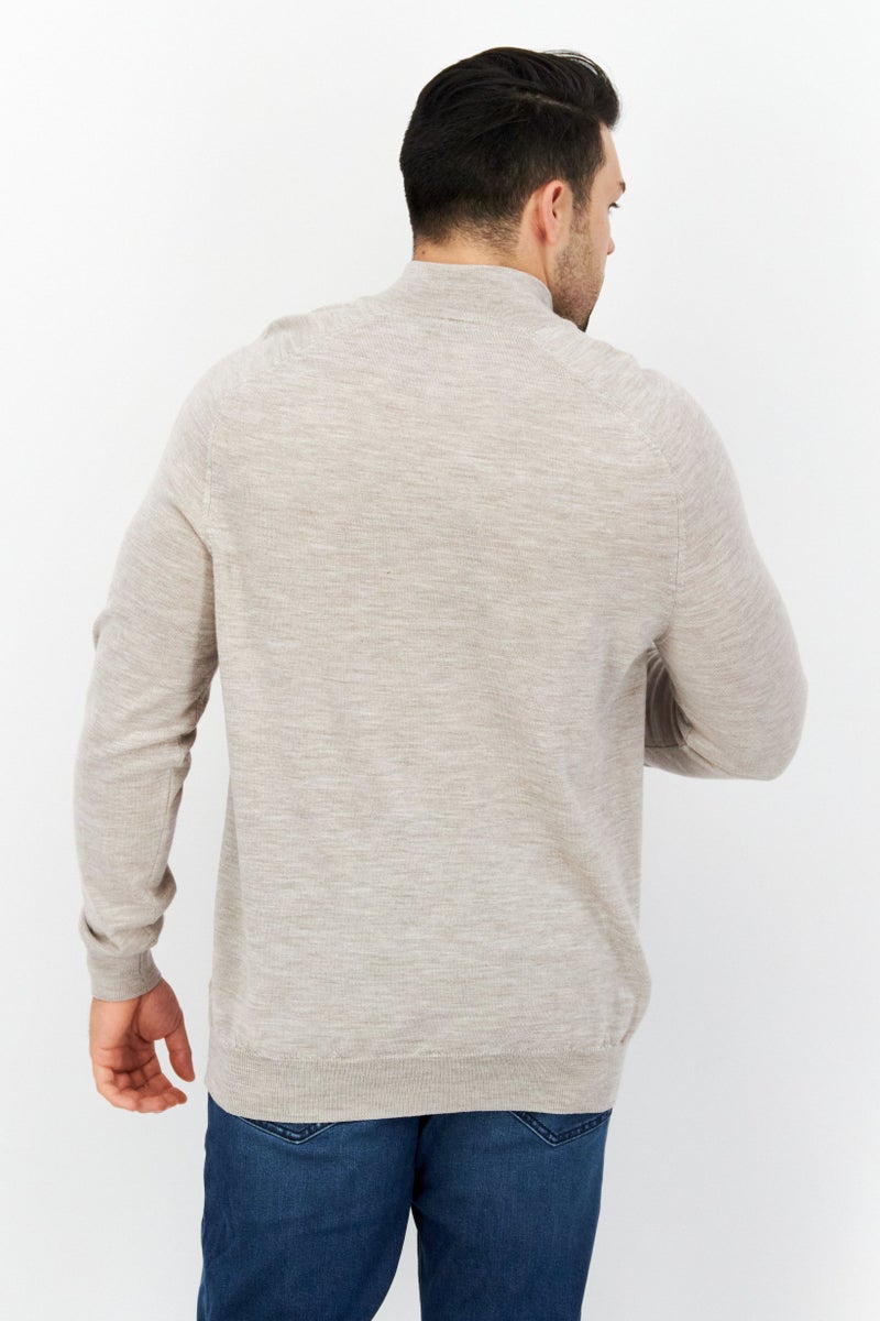 Lyle & Scott سويت شيرت رجالي بأكمام طويلة وياقة عالية مع شعار مطرز، لون دافئ رمادي غامق - Image 4