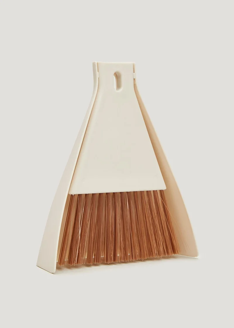Matalan Cream Mini Dustpan & Brush (15cm x 17.5cm)