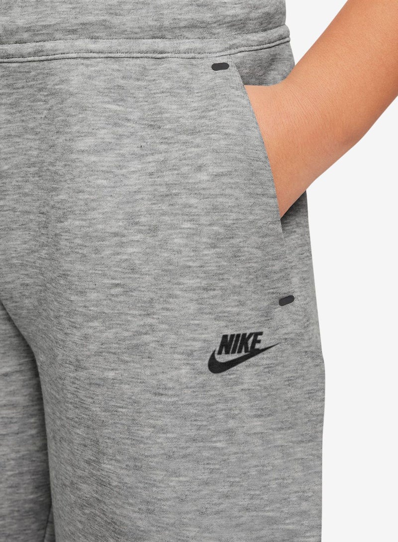 Nike Youth Nsw Tech Fleece Shorts - Image 4