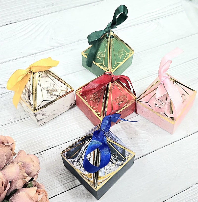 VRB Dec 40 قطعة صناديق هدايا صغيرة على شكل ماسة للتغليف / صناديق هدايا للتقديم، صناديق هدايا فارغة، صندوق هدايا للتقديم، هدايا العودة، الشوكولاتة، الفواكه المجففة، هدايا الزفاف والبويا. (40 قطعة مزيج متعدد الألوان مع شريط) - Image 1