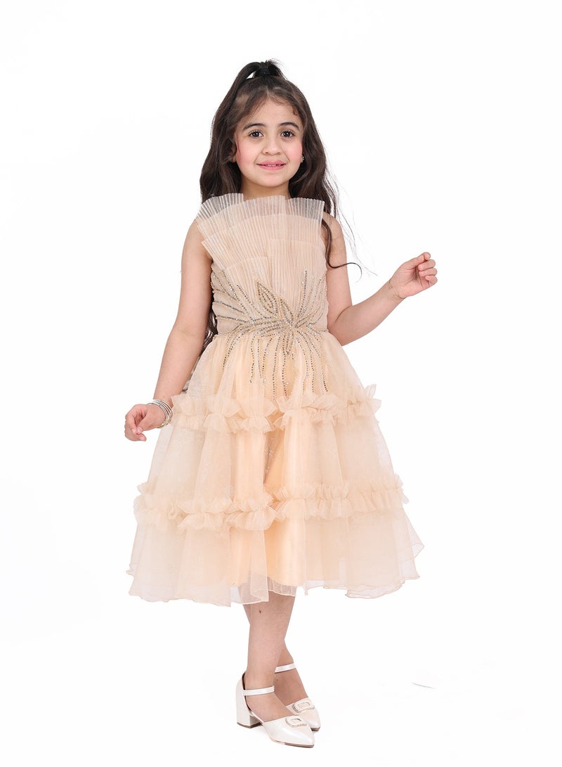 مودرن ديزاين فستان أطفال أنيق يتميز بتطريز ناعم وأنيق على منطقة الصدر والخصر يعطي لمسة ناعمة وأنيقة - Image 1