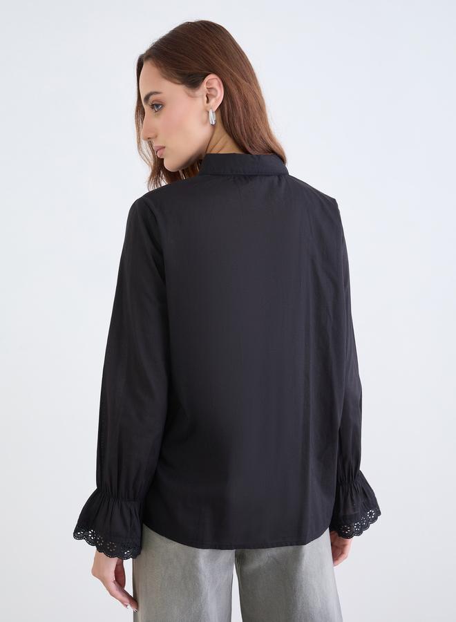 ستايلي قميص بتفاصيل شيفلي مع بلوزة كامي داخلية - Image 5