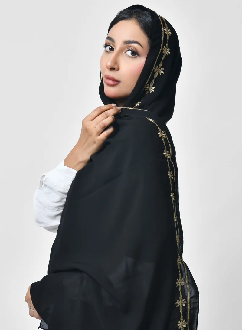 عبايات حوراء طرحة سوداء بتطريز ذهبي زاهي