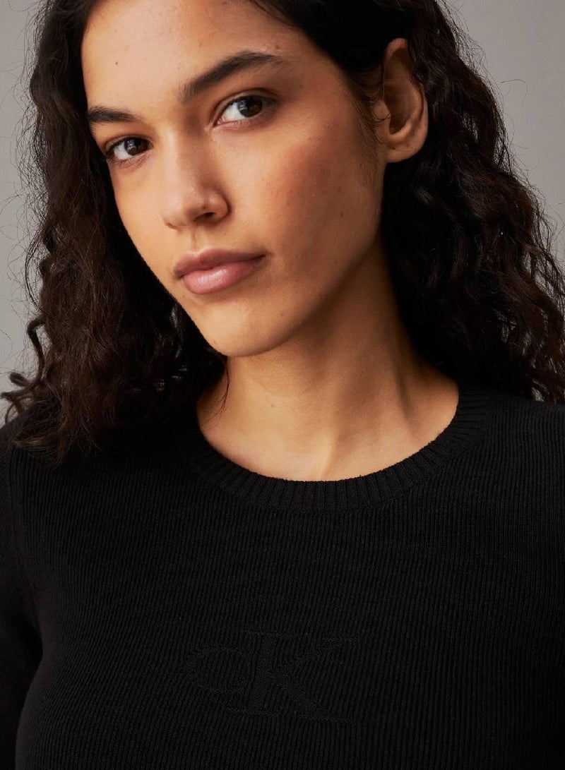 كالفن كلاين جينز فستان جامبر مضلع من القطن بقصة ضيقة من الأعلى وواسعة من الأسفل - Image 3