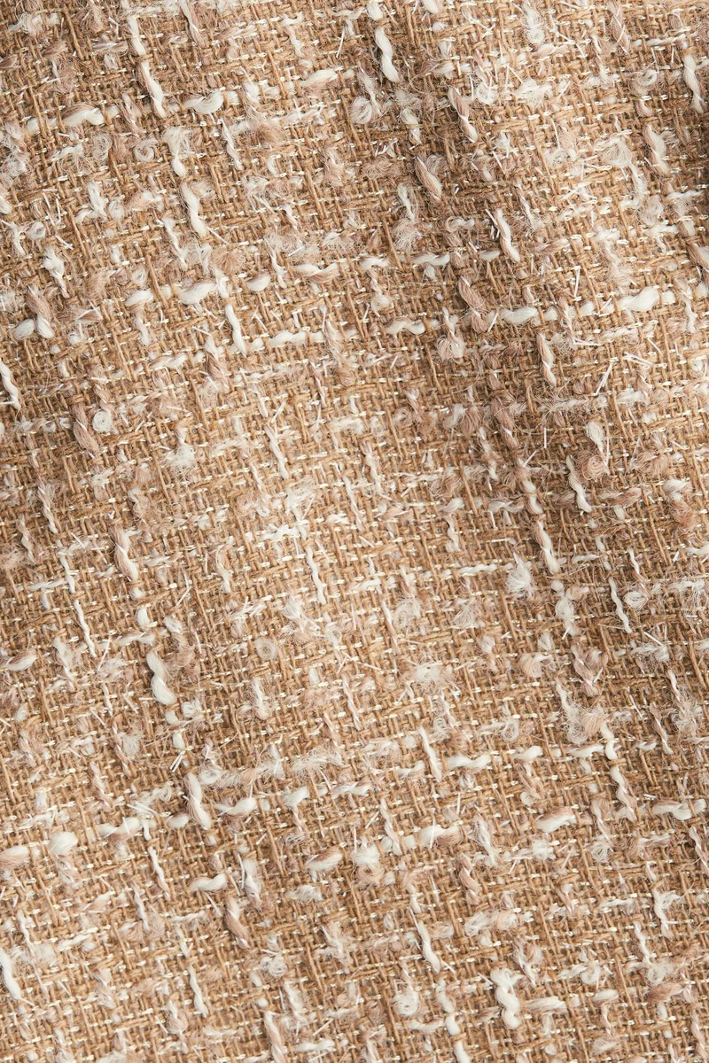 اتش اند ام سكورت قصير مع كسرات