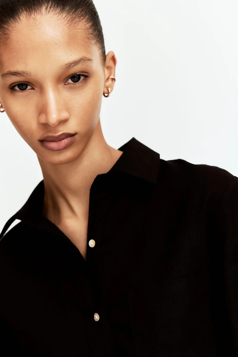 اتش اند ام قميص بتصميم متجمع من مزيج الكتان