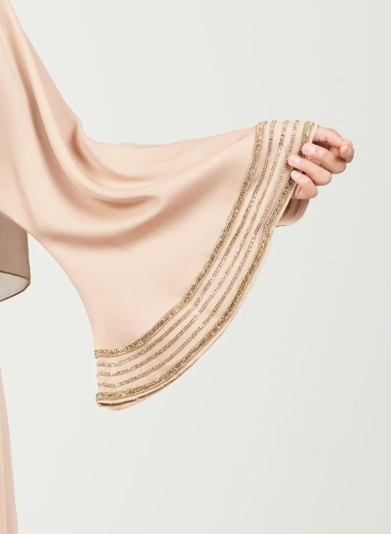 البنت الشرقية عباية نسائية كلوش مع حزام على الخسر وشال حجاب