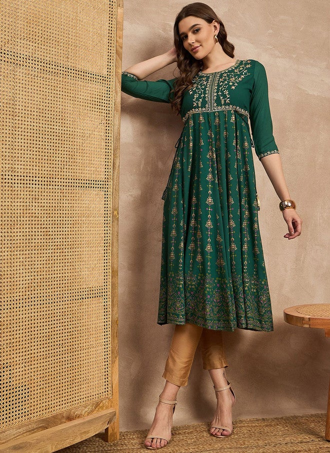 Baizee كل شيء عنك كورتا أناركالي مطبوعة بالأخضر مع تطريز خيوط مطوي - Image 1