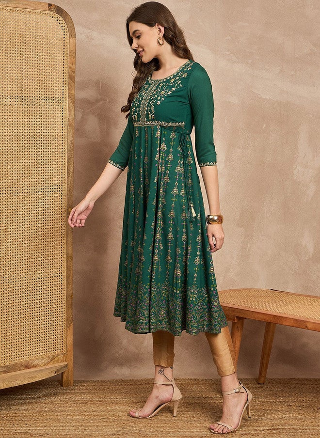 Baizee كل شيء عنك كورتا أناركالي مطبوعة بالأخضر مع تطريز خيوط مطوي - Image 3