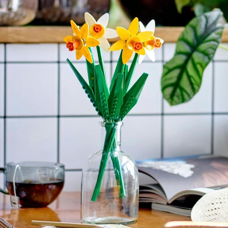 LEGO Botanicals Daffodils, Yellow Artificial Flowers Set for Kids, Build and Display This Bouquet at Home as Bedroom or Desk Decoration, Gifts for 8 Plus Year Old Girls, Boys and Teenagers 40747 - Image 3