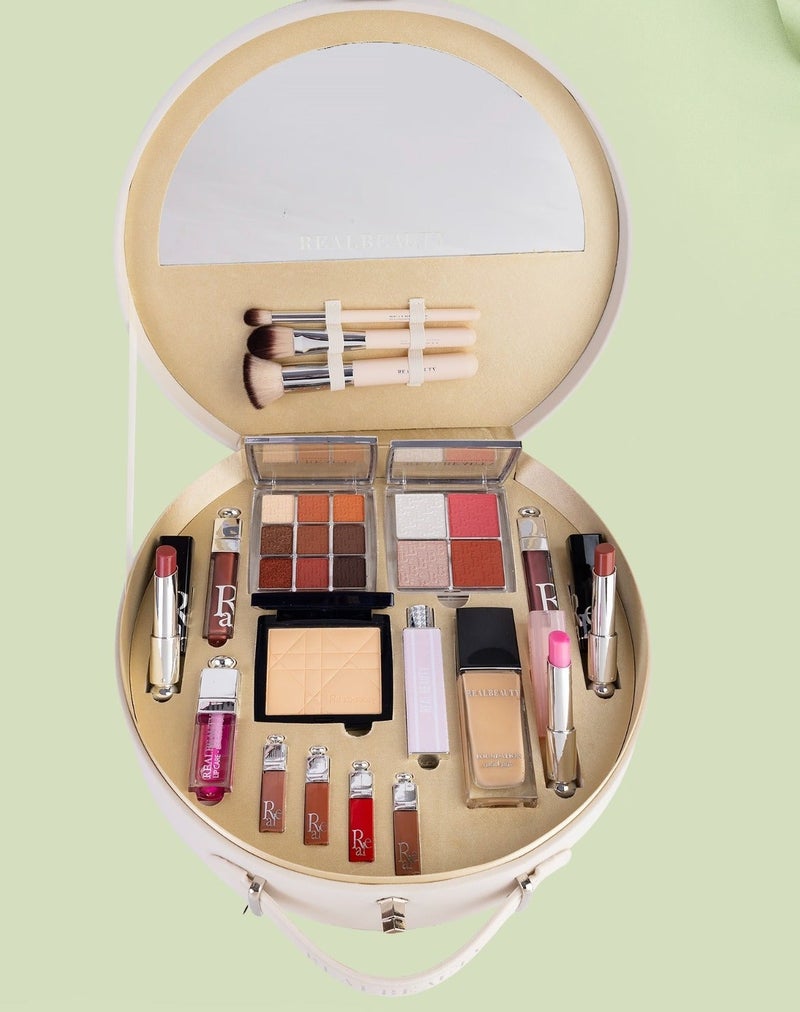 REALBEAUTY Real Beauty Maneuver Makeup Kit - Image 2
