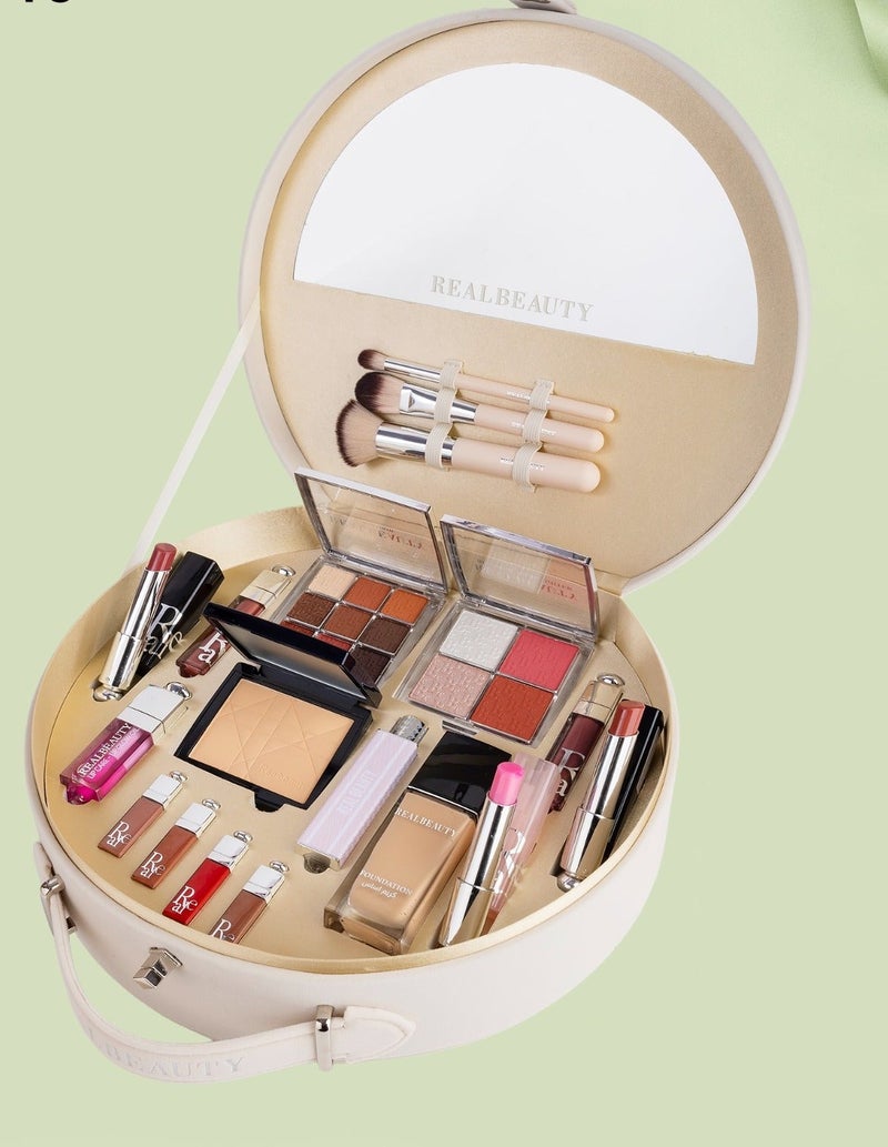 REALBEAUTY Real Beauty Maneuver Makeup Kit - Image 1