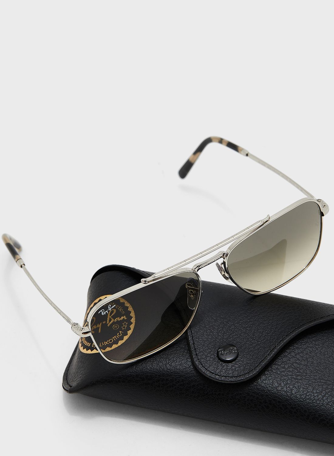 نظارات شمسية مربعة راي بان