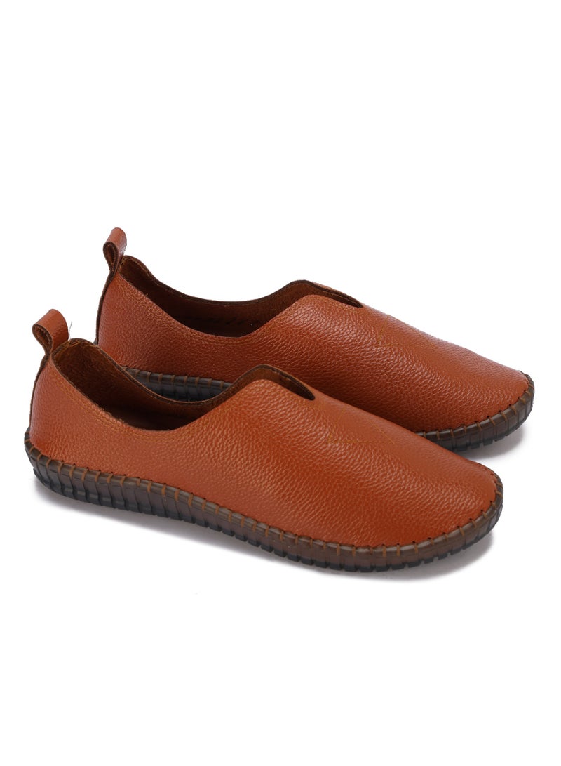 حذاء نسائي جلد مريح بكعب مسطح وتصميم عملي بدون أربطة - Image 1