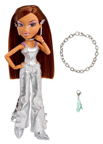 Bratz Charmz Yasmin Fashion Doll with Collectible Charm Bracelet - Image 5