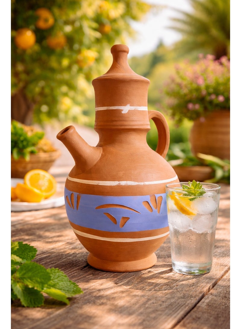 A clay water jug ​​for cooling and storing water