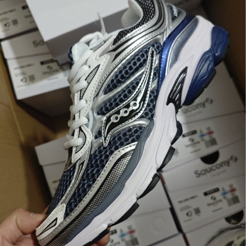 Saucony ProGrid Omni 9 Running Shoes - Image 1