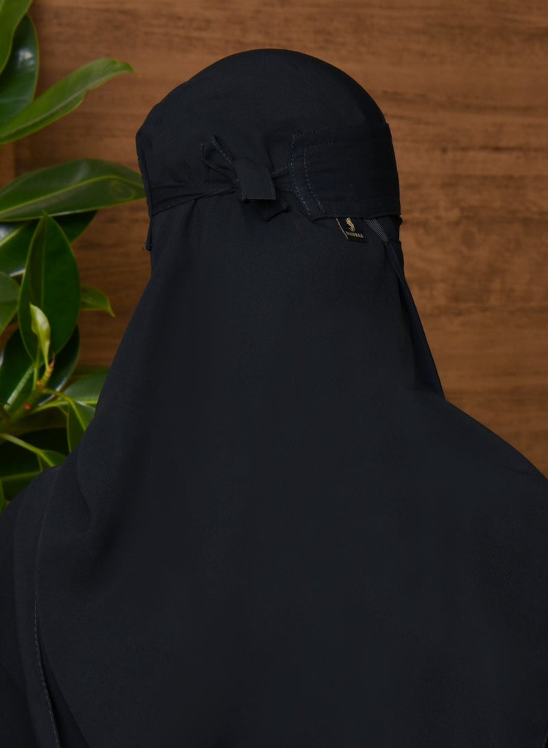 عبايات حوراء نقاب طويل بمطاط واحد مائل وربطة إغلاق بلوقو - Image 3