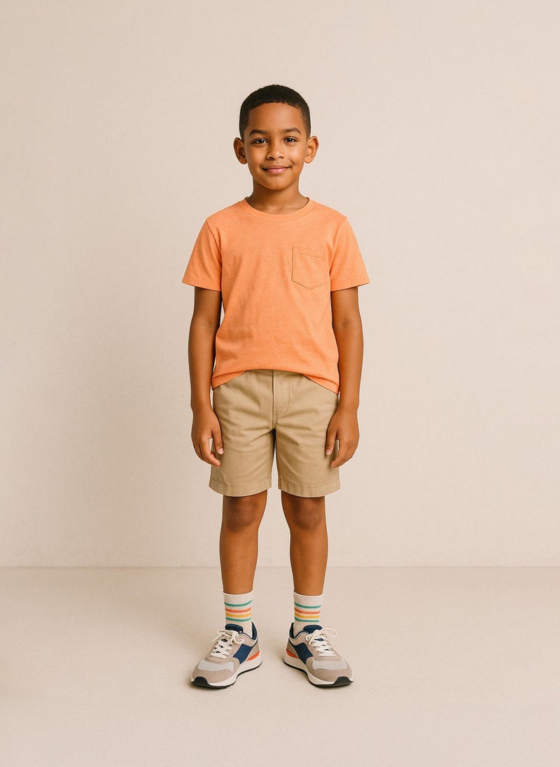 مينوتي شورت تشينو للأولاد بخصر قابل للتعديل - Image 1