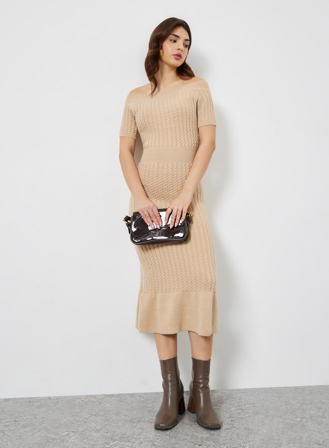 ستايلي فستان ميدي سويتر بتفاصيل محبوكة وأكمام قصيرة - Image 1