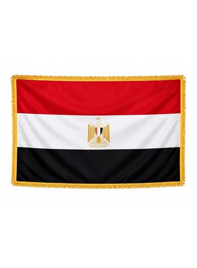 A display banner featuring the Egyptian national flag, suitable for indoor and outdoor use. Made of premium fabric, it can be hung at home, in the office, at school, and for events and celebrations. This patriotic flag is perfect for wall decoration and comes in gold felt, poleless, and measures 135 x 80 cm. - Image 1
