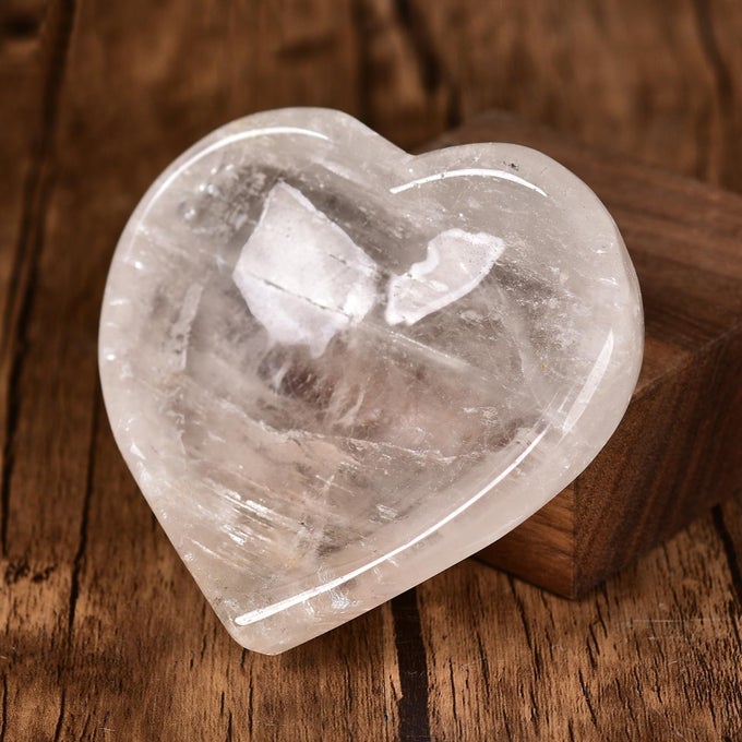 CLEAR QUARTZ CRYSTAL BOWL HAND CARVED HEART SHAPE DECORATIVE BOWL JEWELRY TRAY HOME DECOR OR GIFT