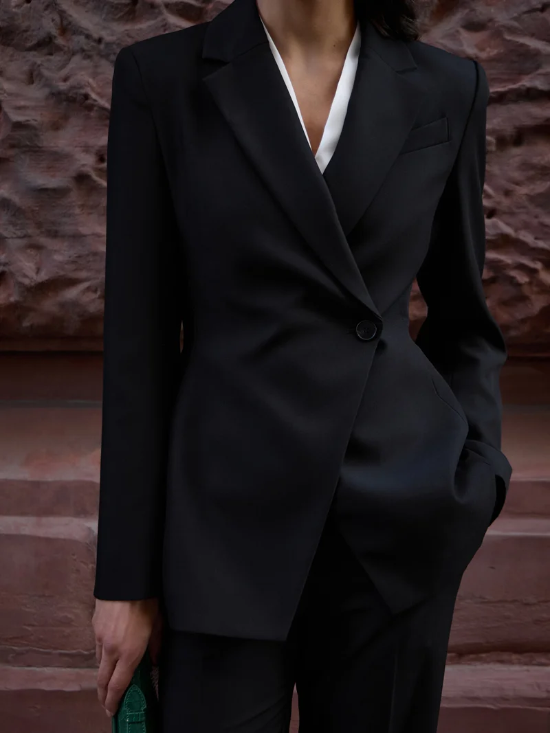 Double-breasted fitted jacket