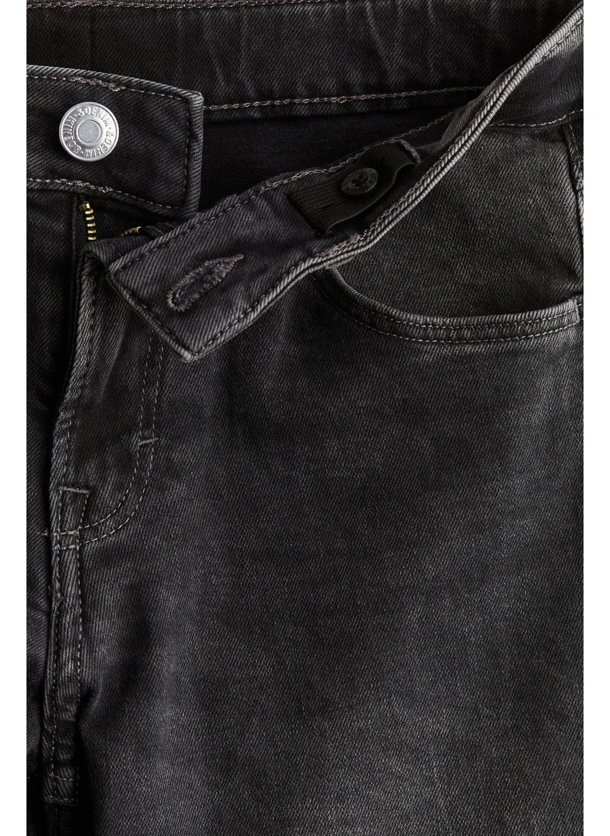 H&M Relaxed Tapered Fit Jeans