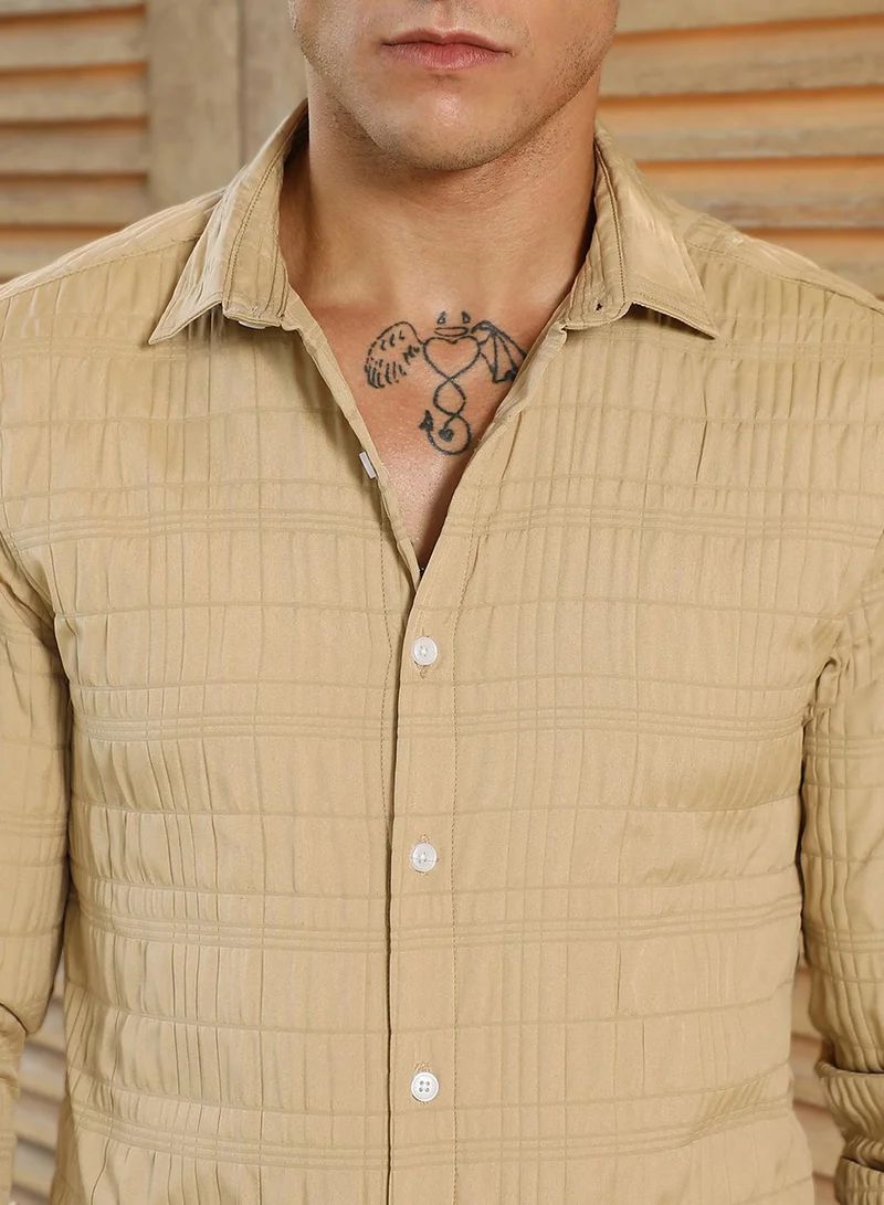 Campus Sutra Campus Sutra Men's Sand Beige Grid-Tactile Shirt For Casual Wear | Spread Collar | Long Cuffed Sleeves | Button Closure | Shirt Crafted With Comfort Fit For Everyday Wear