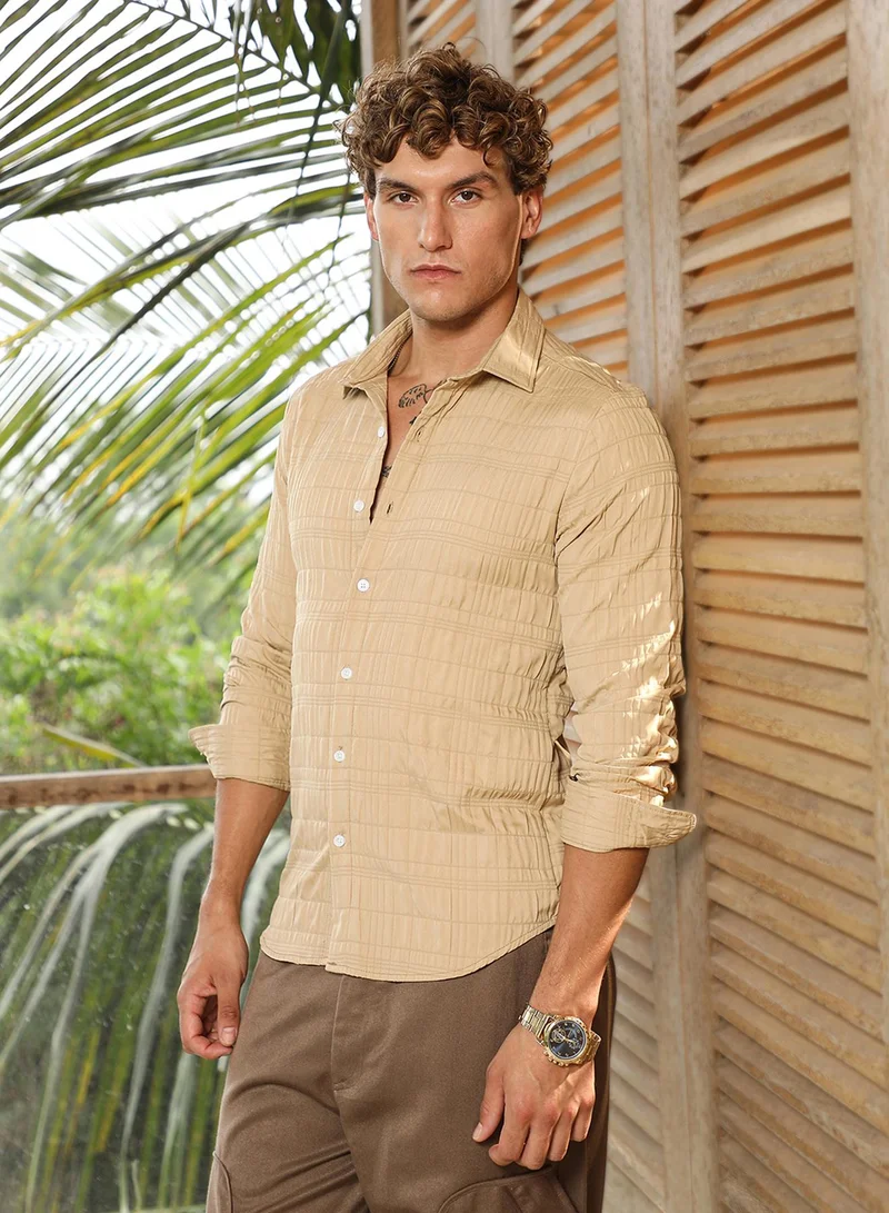 Campus Sutra Campus Sutra Men's Sand Beige Grid-Tactile Shirt For Casual Wear | Spread Collar | Long Cuffed Sleeves | Button Closure | Shirt Crafted With Comfort Fit For Everyday Wear