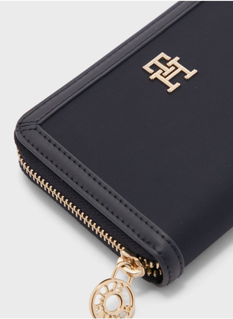 TOMMY HILFIGER - Essential Medium Puse - Image 1