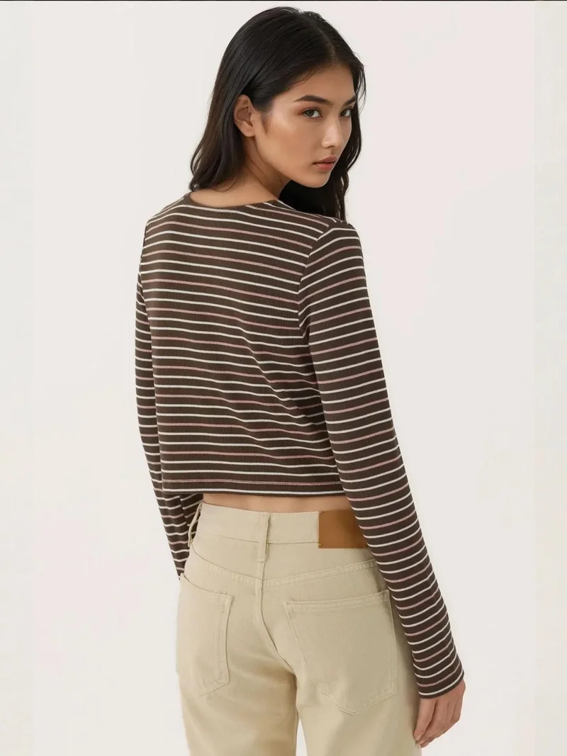 زوبعة بلوزة أساسية بياقة دائرية وأزرار من مزيج الفيسكوز