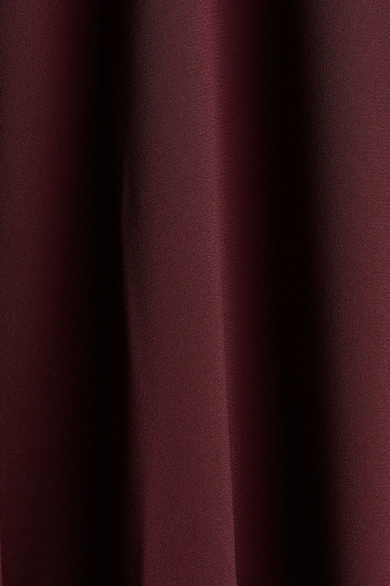 اتش اند ام فستان كريب بتفاصيل أربطة من تشكيلة ماما