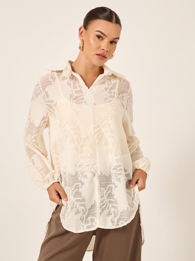 ستايلي قميص بياقة عريضة بنقش زهري محروق وملمس بارز - Image 2