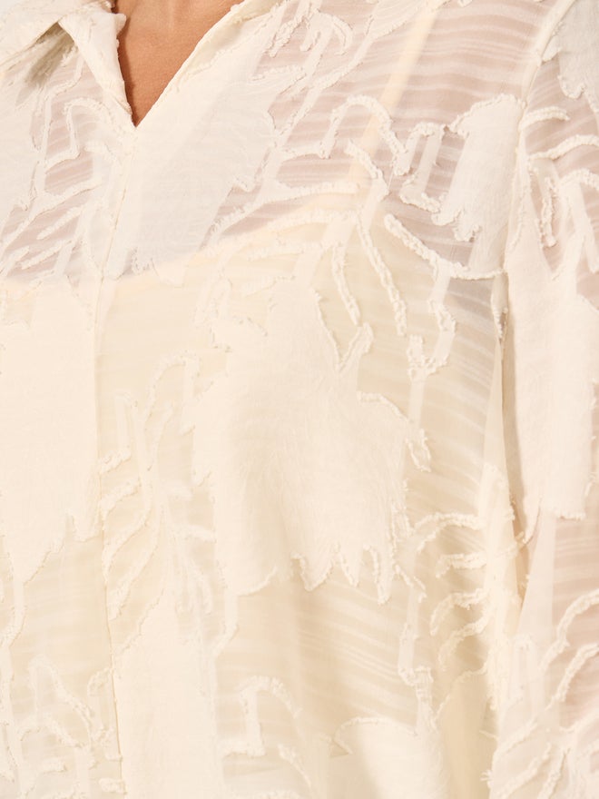 ستايلي قميص بياقة عريضة بنقش زهري محروق وملمس بارز - Image 3