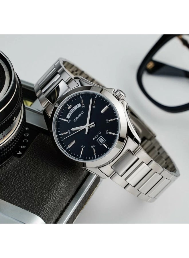 كاسيو ساعة كاسيو MTP-1370D-1A1V تناظرية للرجال – قرص أسود مع مؤشرات ذهبية، سوار ستانلس ستيل فضي، عرض اليوم والتاريخ، تصميم كلاسيكي أنيق - Image 2