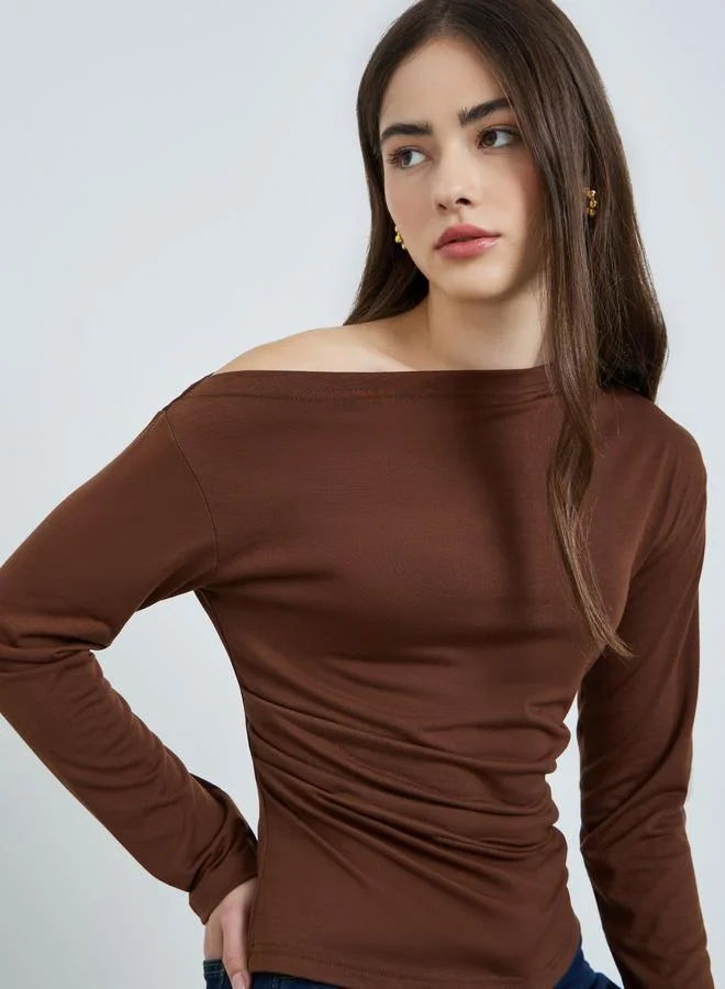 ستايلي بلوزة محبوكة بياقة غير متماثلة