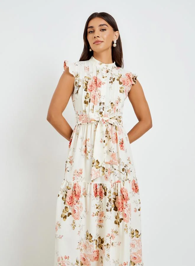 ستايلي فستان طويل بتفاصيل كسرات وطبعة زهور