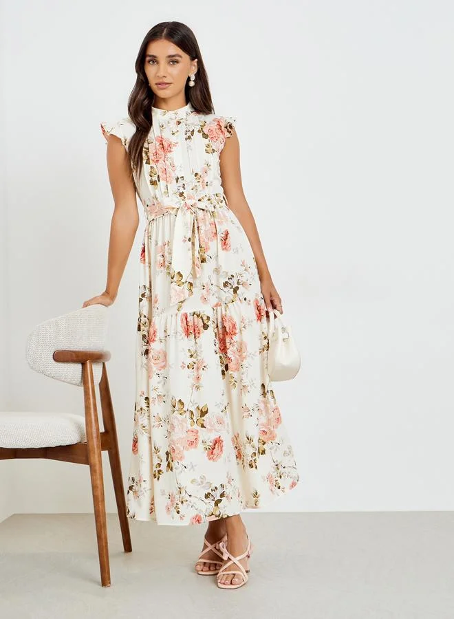 ستايلي فستان طويل بتفاصيل كسرات وطبعة زهور