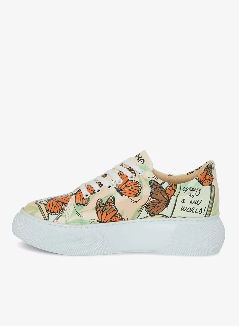 مومكا سنيكرز الكتاب والفراشات