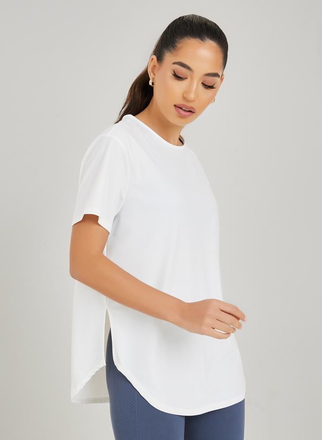Styli Center Back Minimal Slogan In Line To Stripe Loose Yoga Top  - Image 3