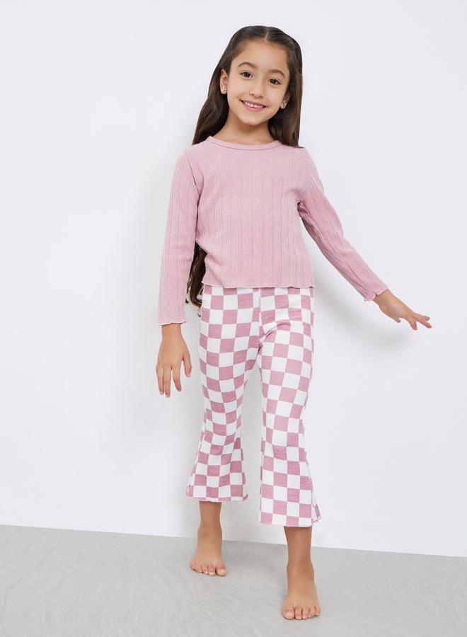 تايك تو طقم بناتي من تي شيرت بنقوش مربعة وبنطلون واسع كاروهات - Image 2