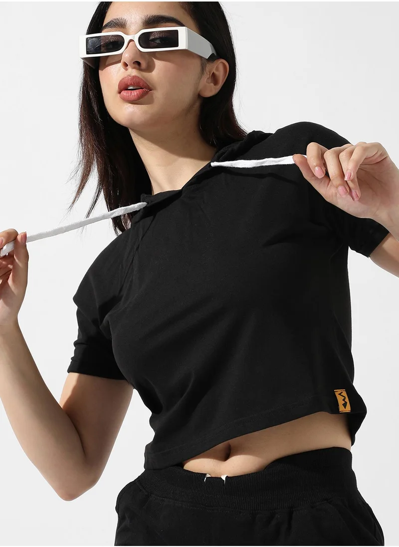Campus Sutra Campus Sutra Women's Solid Black Hooded Cropped Top For Casual Wear | Crew Neck | Short Sleeve | Poly Cotton Top Crafted With Regular Sleeve & Comfort Fit For Everyday Wear