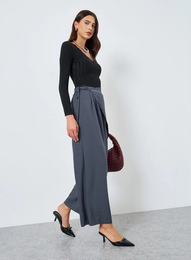 تايك تو بنطال بأرجل واسعة سادة بربطة خصر