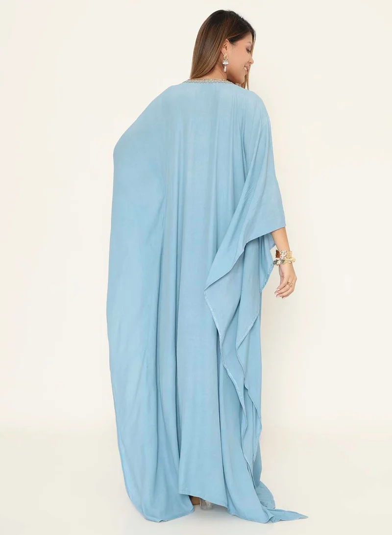 هانا آند سارا جلابية عربية سماوية مطرزة بياقة على شكل حرف  باللون الذهبي