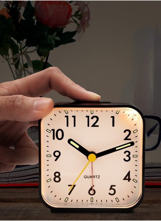 ماركة غير محددة - ساعة منبه صامتة ساعة سرير بدون صوت نقرة ساعة تعمل بالبطارية ساعة منبه للسفر ساعة أساسية لغرفة النوم - Image 1