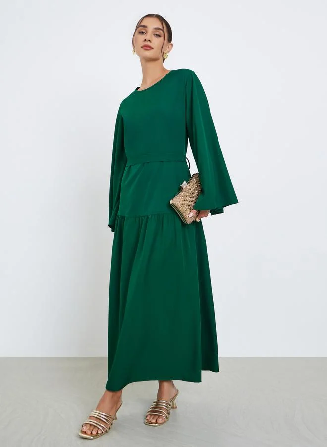 ستايلي فستان ميدي سادة بحافة واسعة وأكمام جرسية